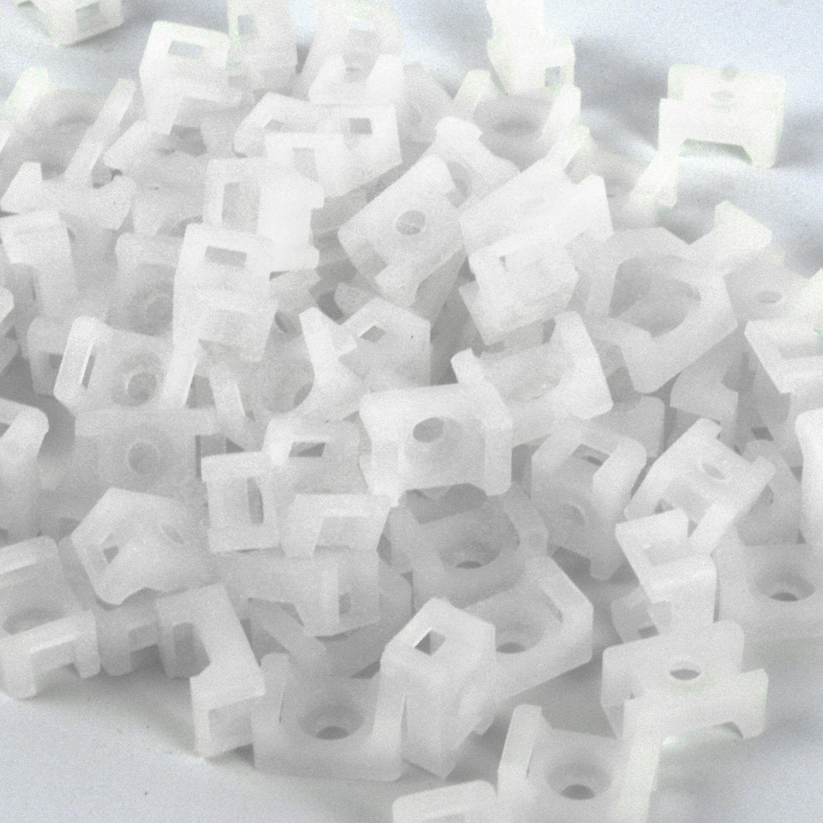 QualGear 15 x 10 mm cable tie mount saddles white 100 pack, with included hardware.