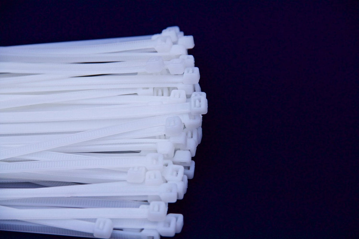 QualGear 14 in self-locking cable ties white 100 pack, back view.